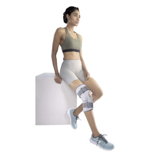 hinged elastic knee support with open patella